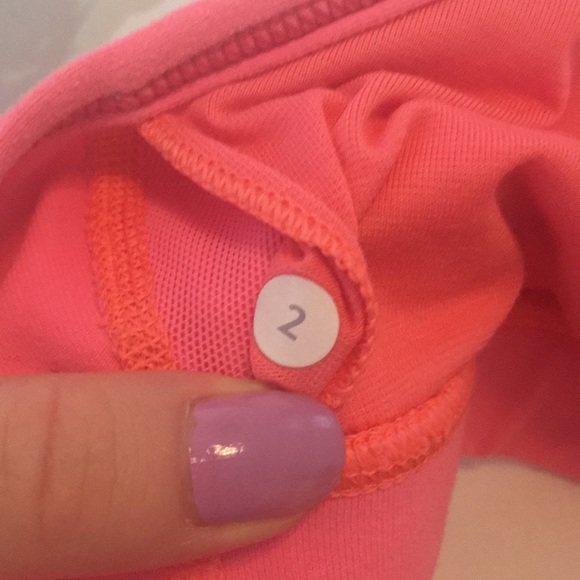 Cute bright coral lululemon sports bra💗🍋 - Picture 5 of 5